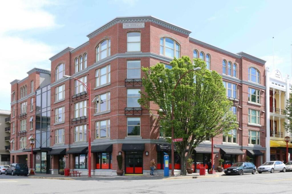 Clean 3Rd Floor 1 Bedroom Apt In Old Town China Town Victoria Exterior photo